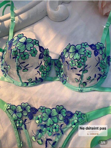 Ensemble lingerie brodé floral