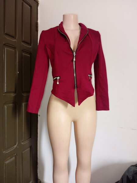 Veste rouge élégante femme