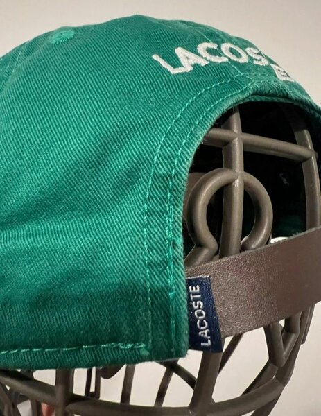 Casquette verte Lacoste élégante