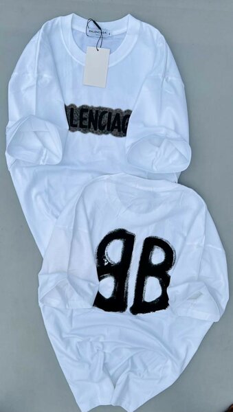 T-shirt blanche avec imprimé