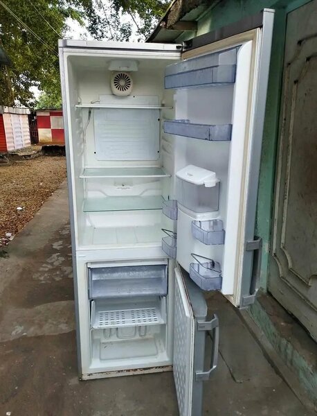 Réfrigérateur argent moderne