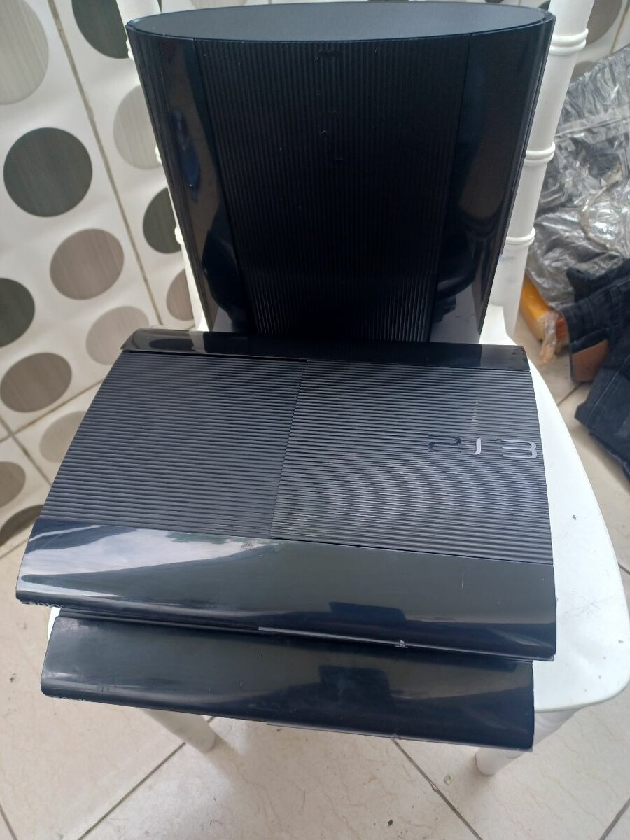 Ps3 ultra slim  craque 25 jeux
