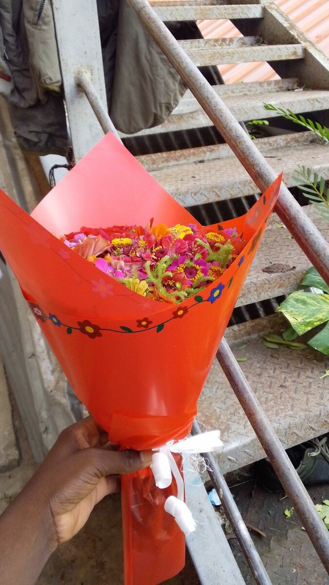 Bouquet de fleurs artificielles multicolores