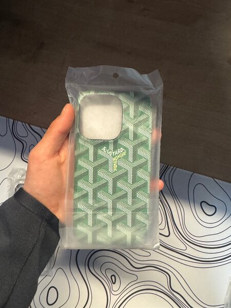 Чехлы от Goyard на айфон