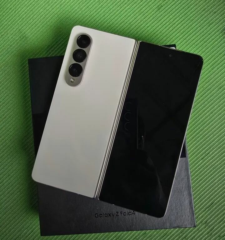 Samsung Galaxy Z Fold 4