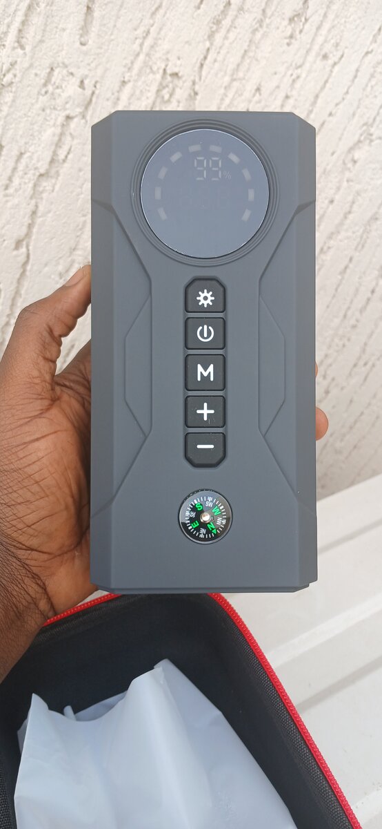 12 V POTABLE JUMPSTARTER