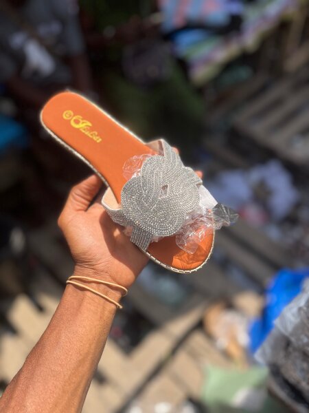 Sandales à strass élégantes