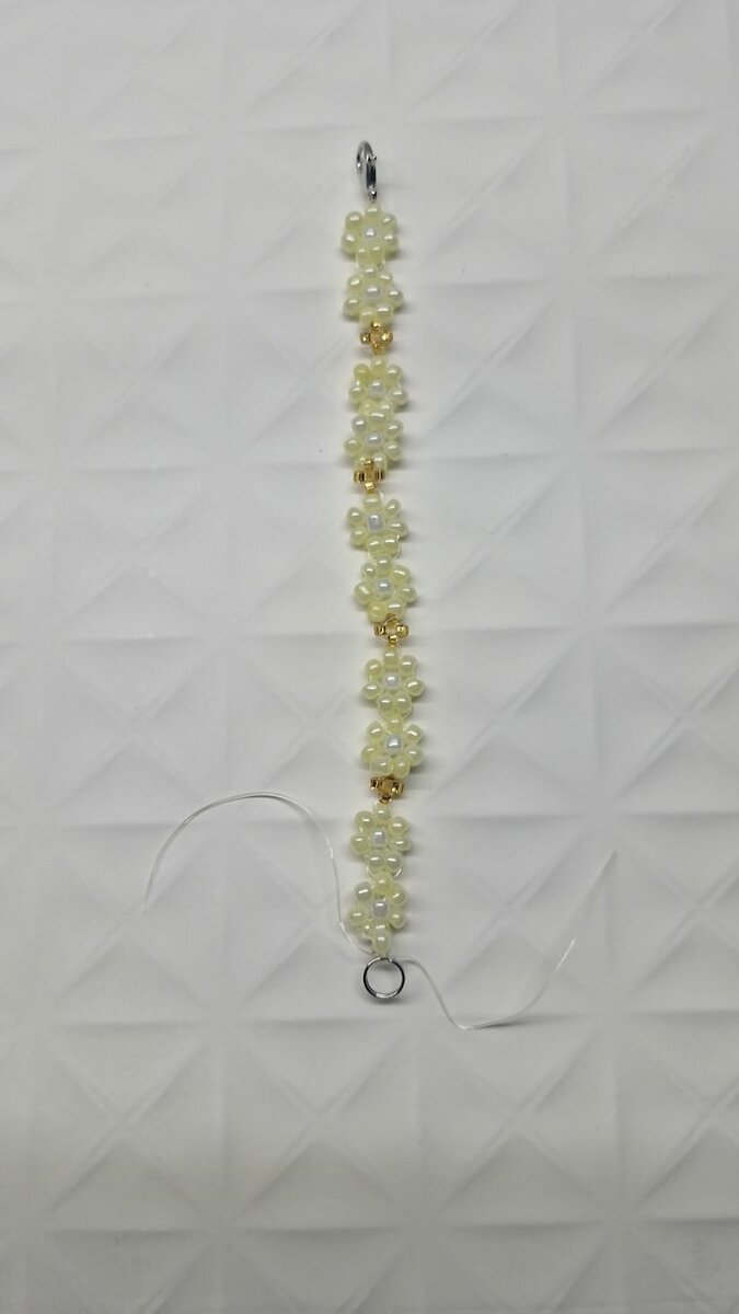 Bracelet perlé floral élégant