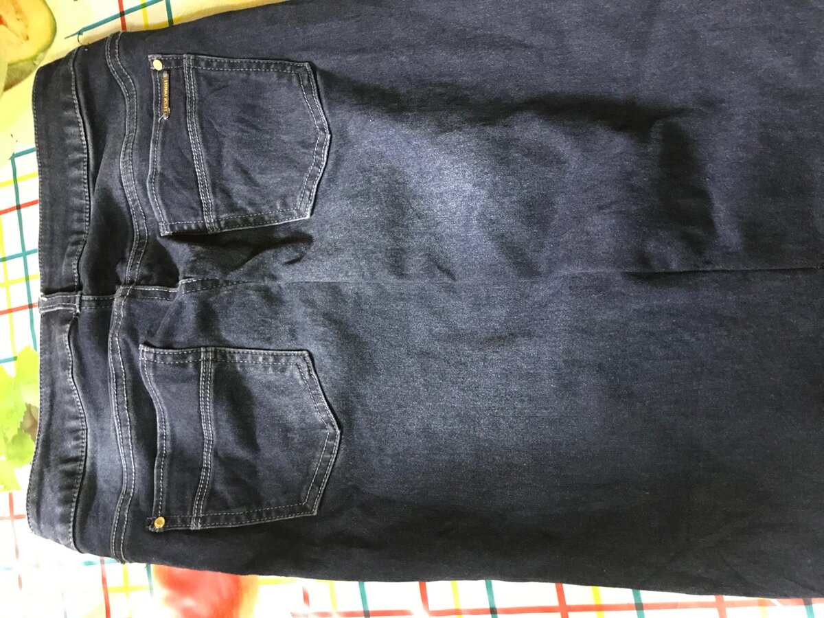 Jupe en jean déchirée