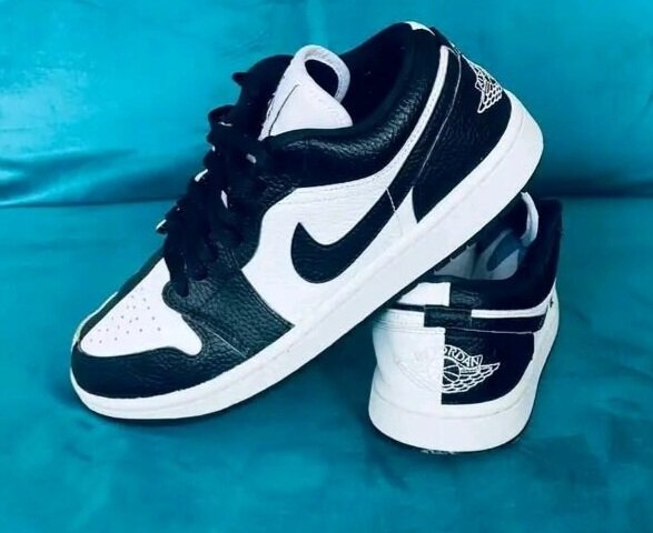 Baskets noires et blanches