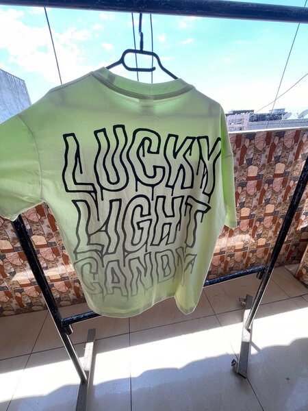 T-shirt imprimé néon style streetwear