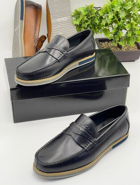 Clarks super solid leather loafers