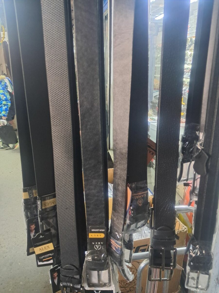 Ремень от 250 сом до 1800 сом кожа ,гелвый ,пресованный