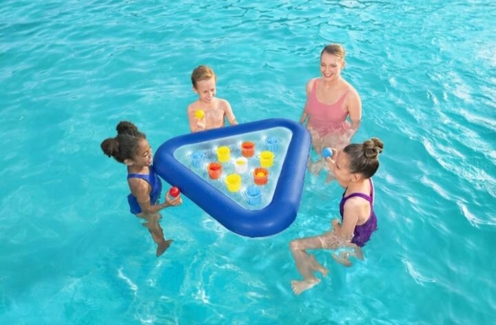 Jeu de bière pong flottant