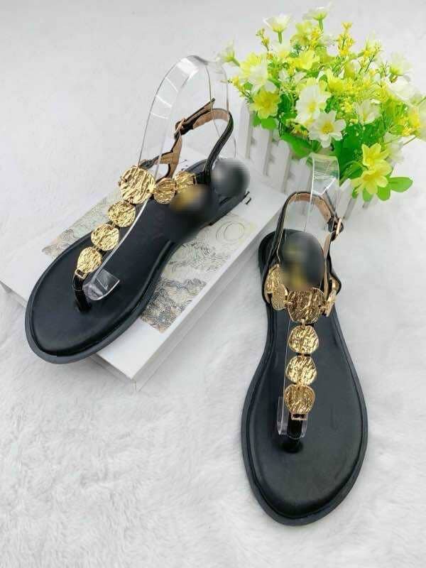 Sandales élégantes ornées dorées
