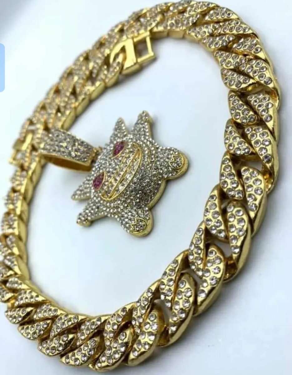 Collier Chaîne Dorée avec Pendentif Intégré