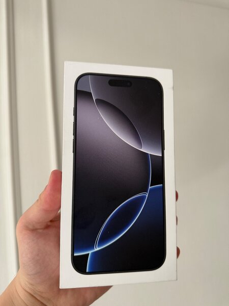 iphone 16 pro max , black titanium