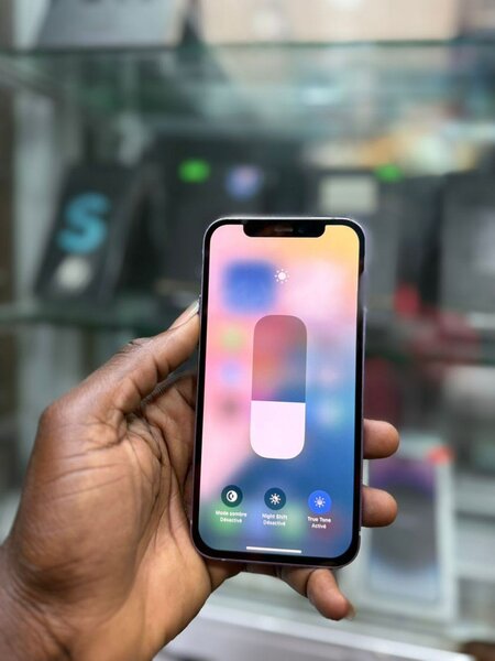 iPhone 12 simple 64 giga tout