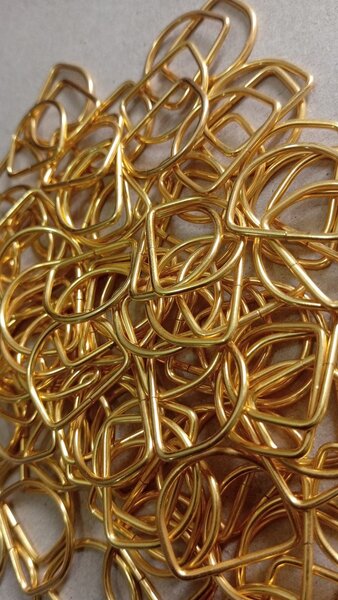 60 Boucles en D dorées