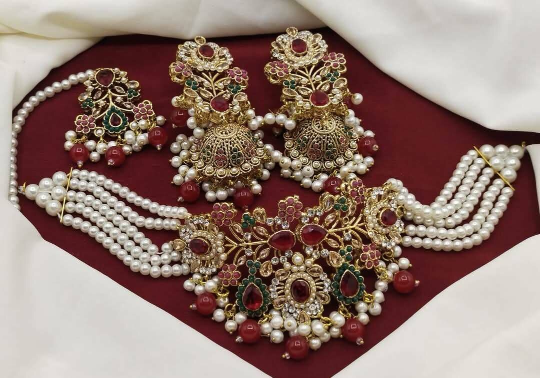 Ladies wedding set Necklace and earrings