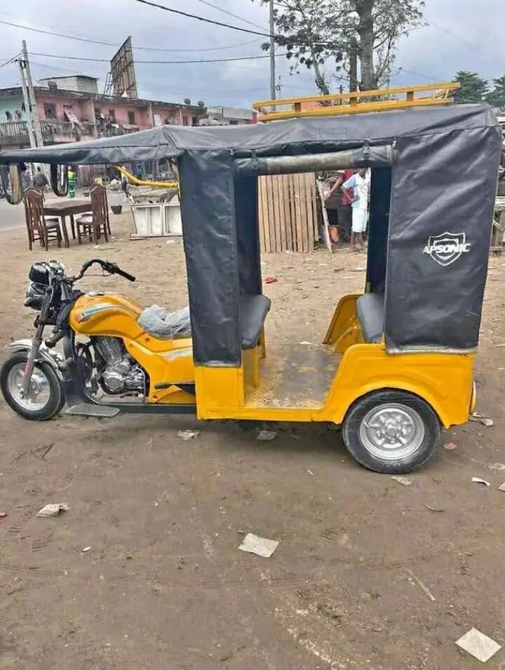 Moto-taxi à trois roues