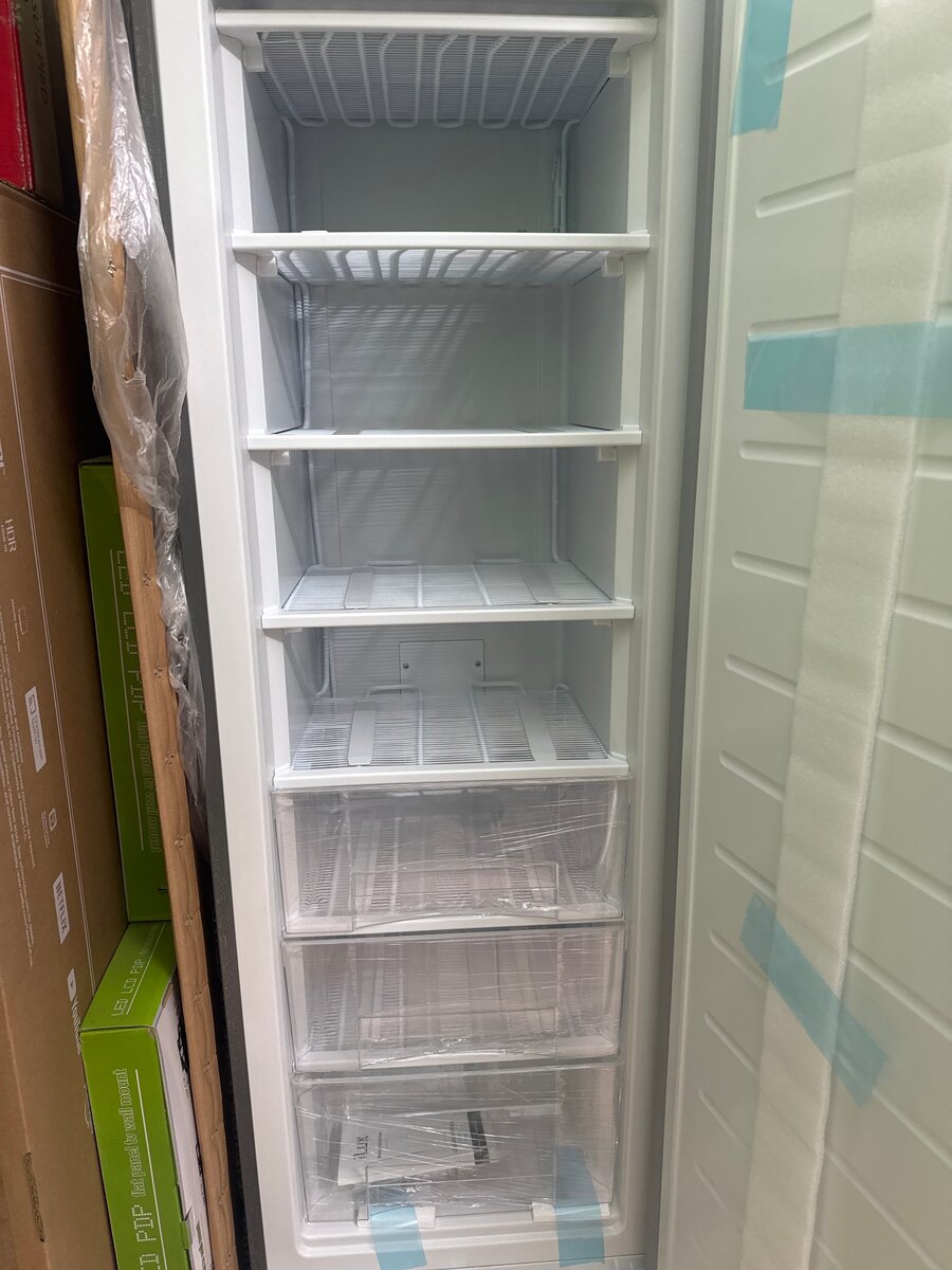 Congélateur vertical moderne