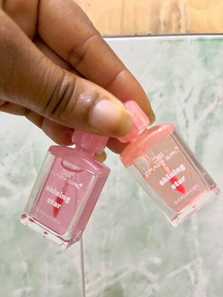 Moisturizing lip gloss