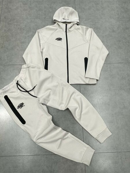 Ensemble de survêtement moderne