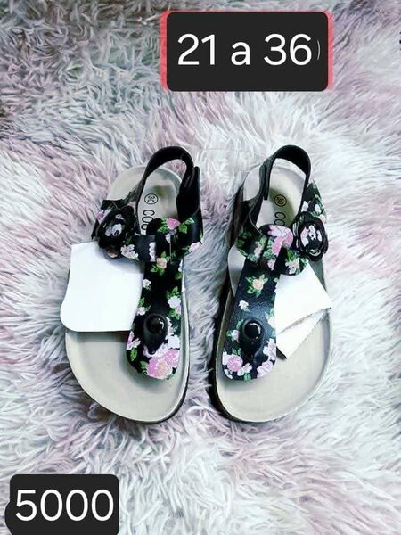 Sandales enfant motifs floraux