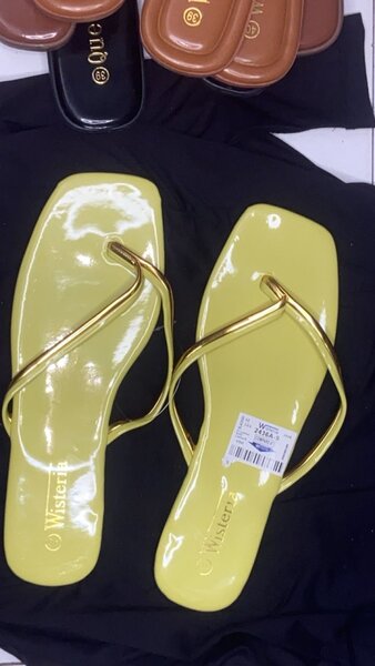 Tongs élégants pour femmes