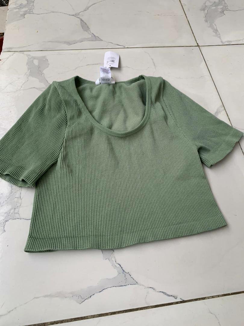 Top court vert côtelé