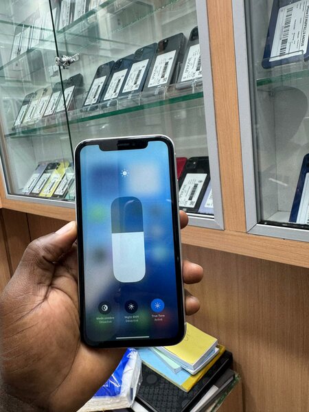 Xr 64Go sans id  Dos fissuré