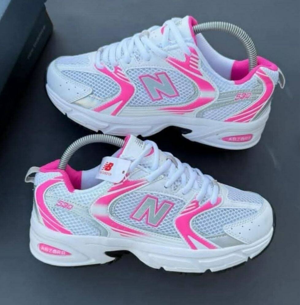 Baskets blanches et roses