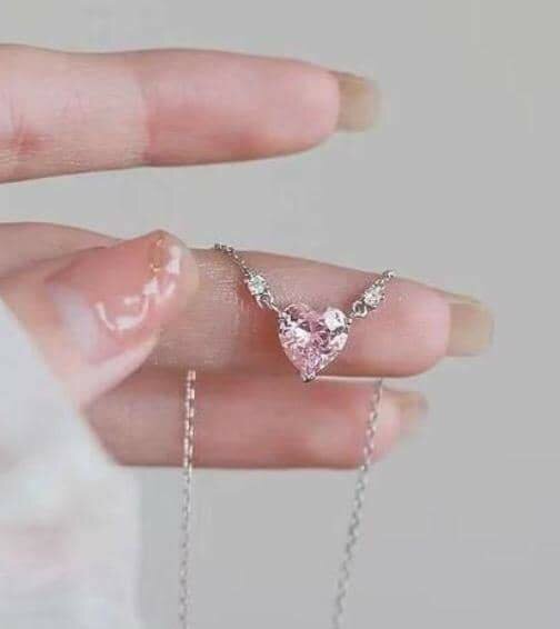 Colliers élégants pendentifs cœur et lune brillants