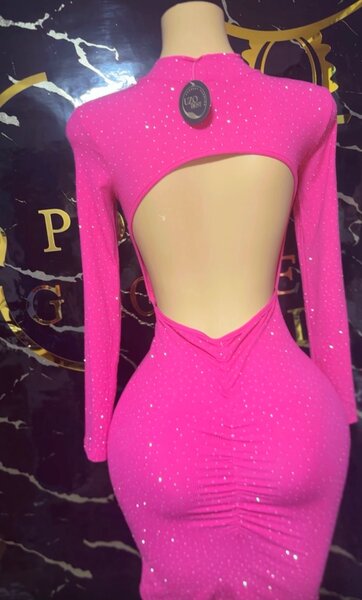 Robe moulante pailletée rose