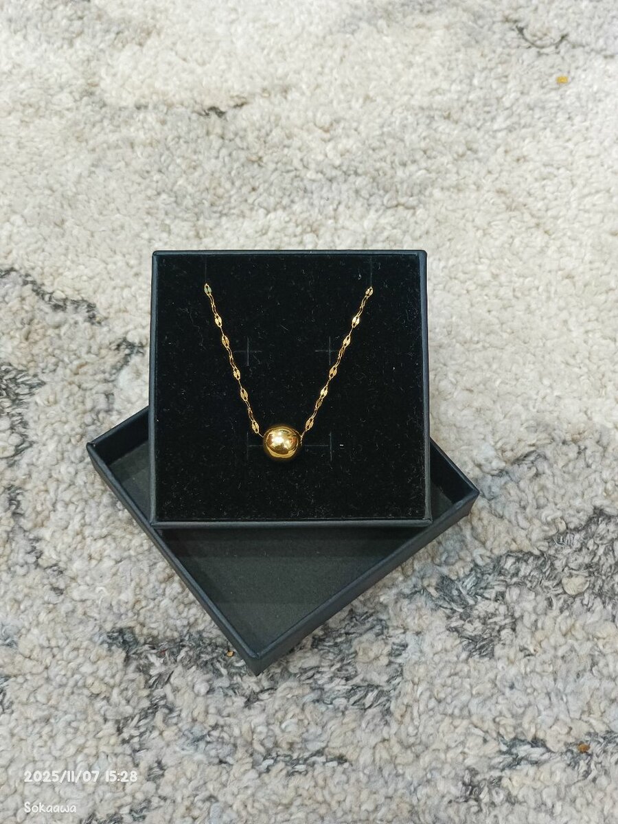 Collier pendentif doré élégant