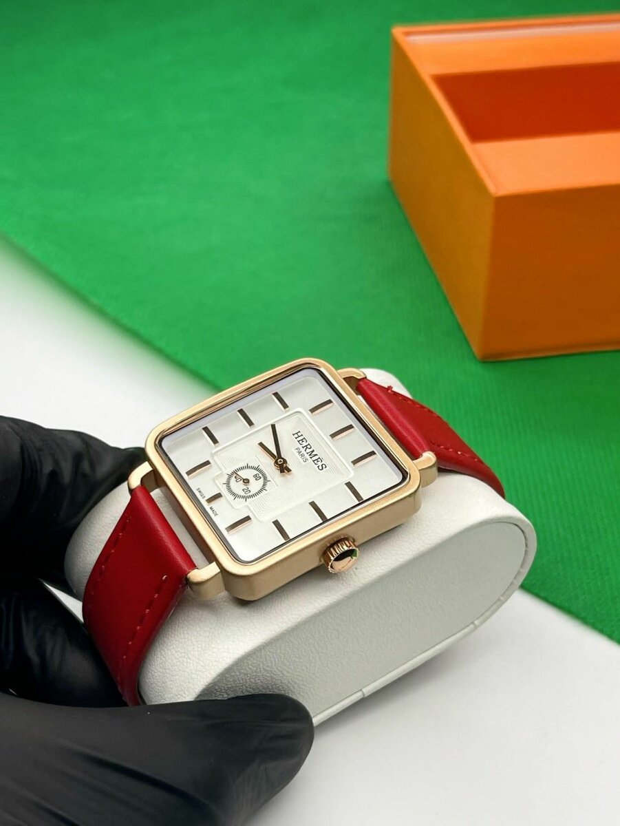 Montre carrée élégante homme