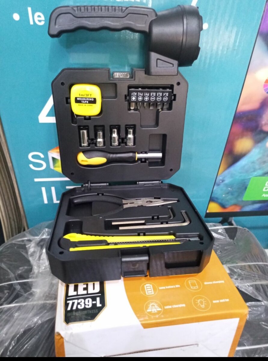 Set d'outils avec lampe LED