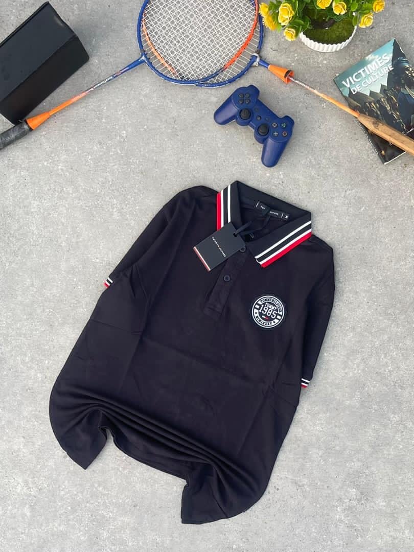 Polo moderne à col rayé