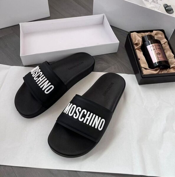 Tongs de marque élégantes