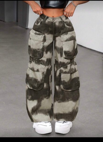 Jeans cargo camouflage pour femme
