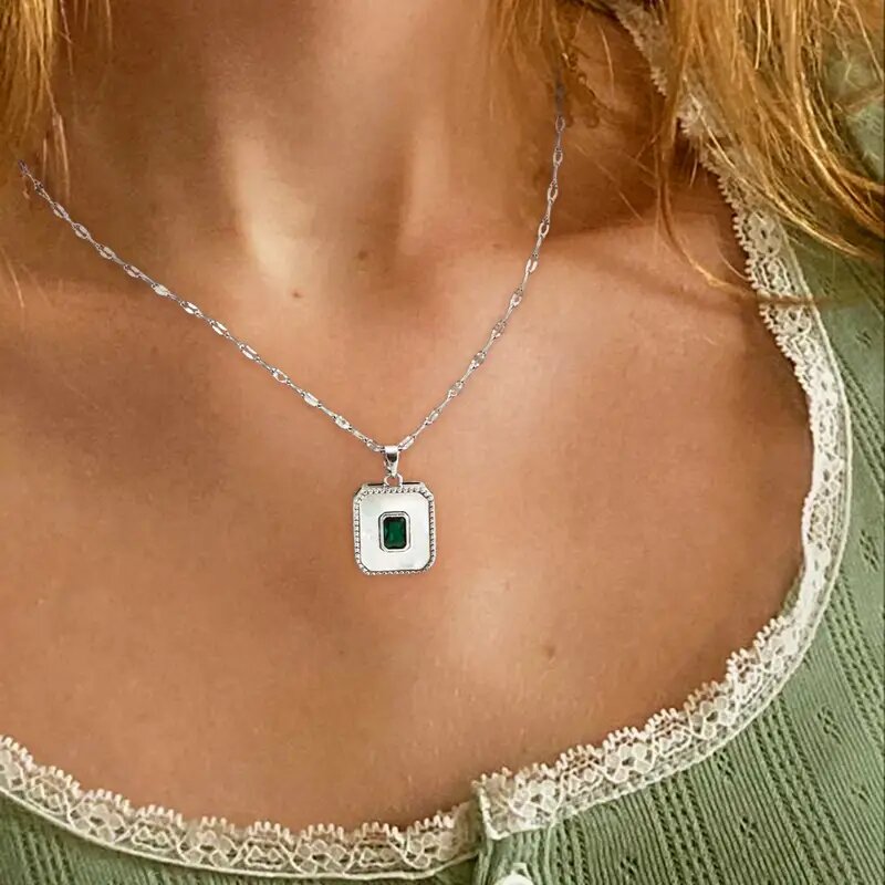 EMERALD GREEN PENDANT