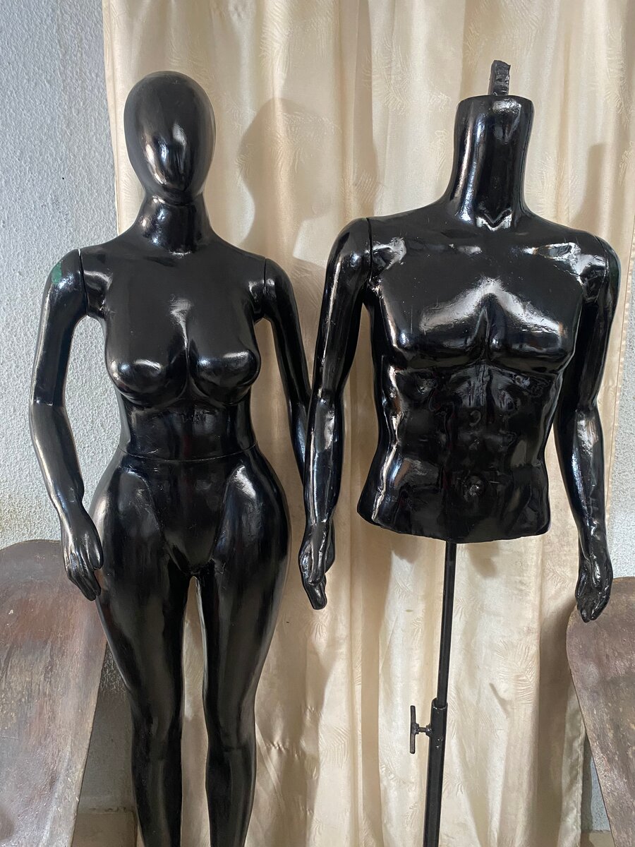 Mannequins noirs élégants