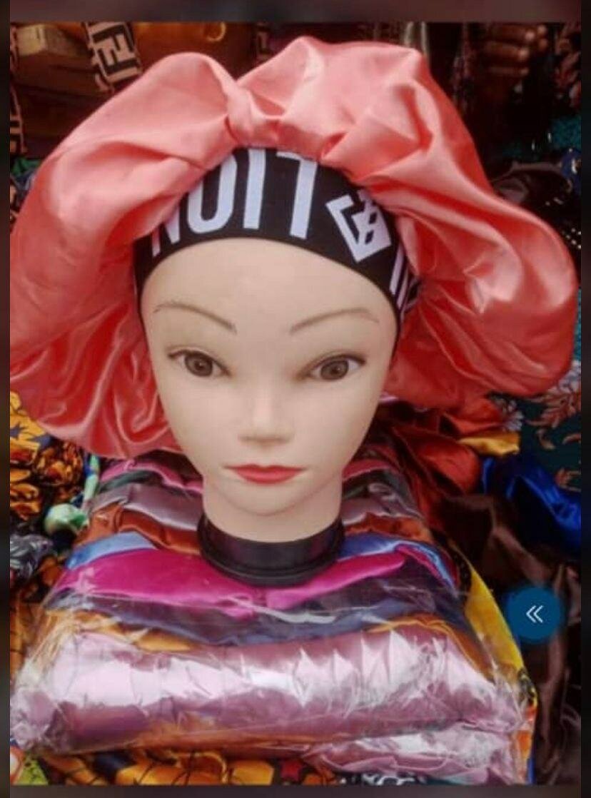 Bonnet en satin femme