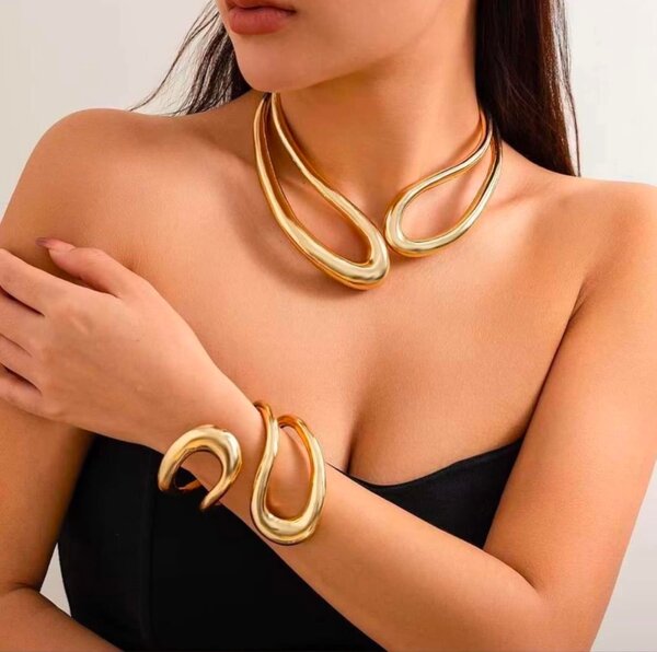 Vintage statement set