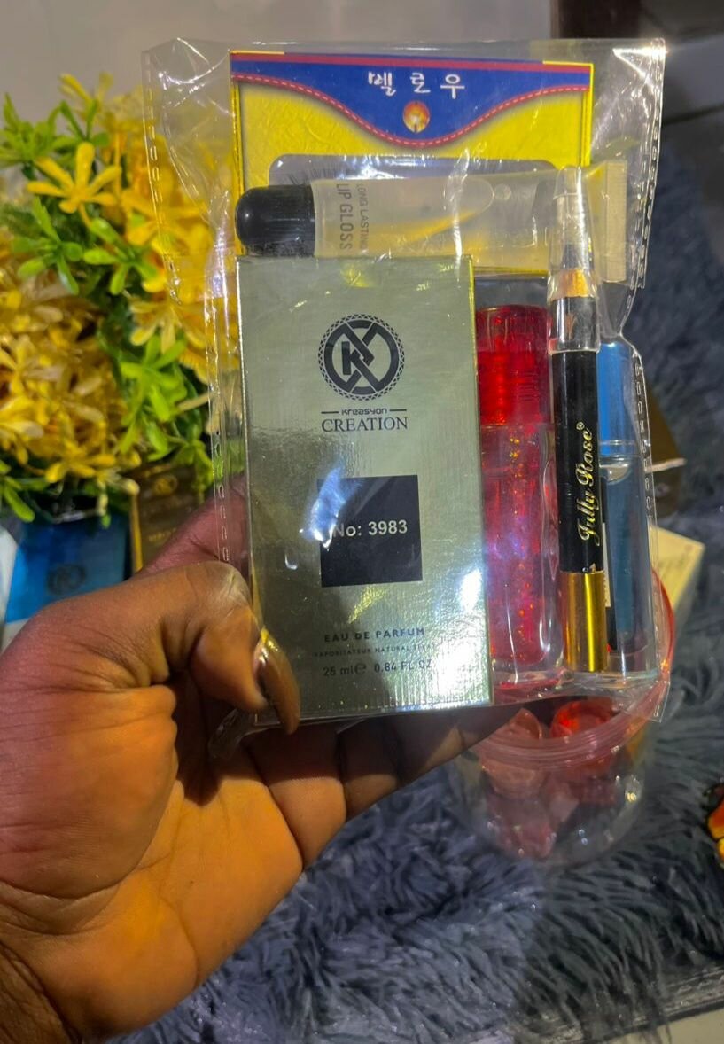 Lot de cosmétiques divers