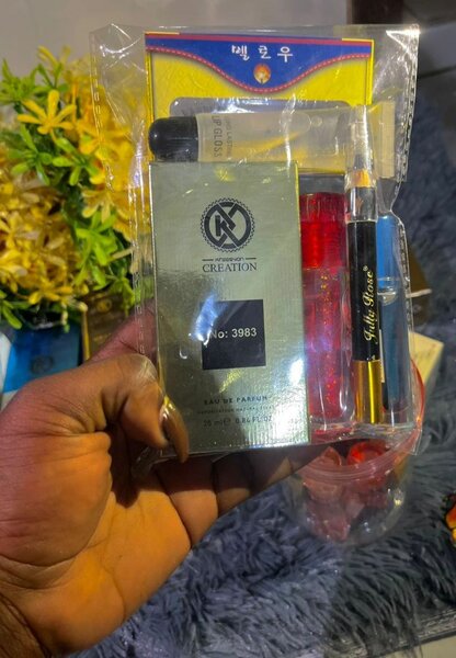 Lot de cosmétiques divers