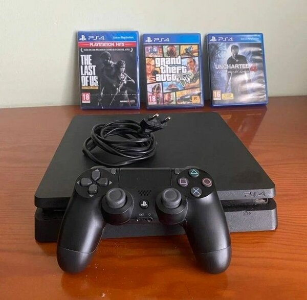 Console PS4 avec manette