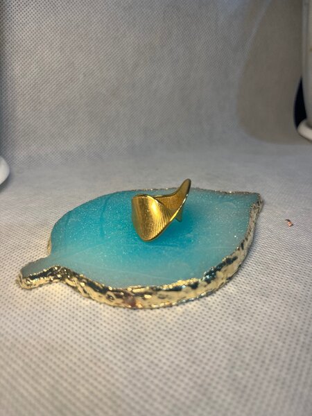 Bague dorée élégante