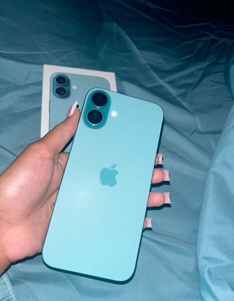 iPhone 14 Cyan